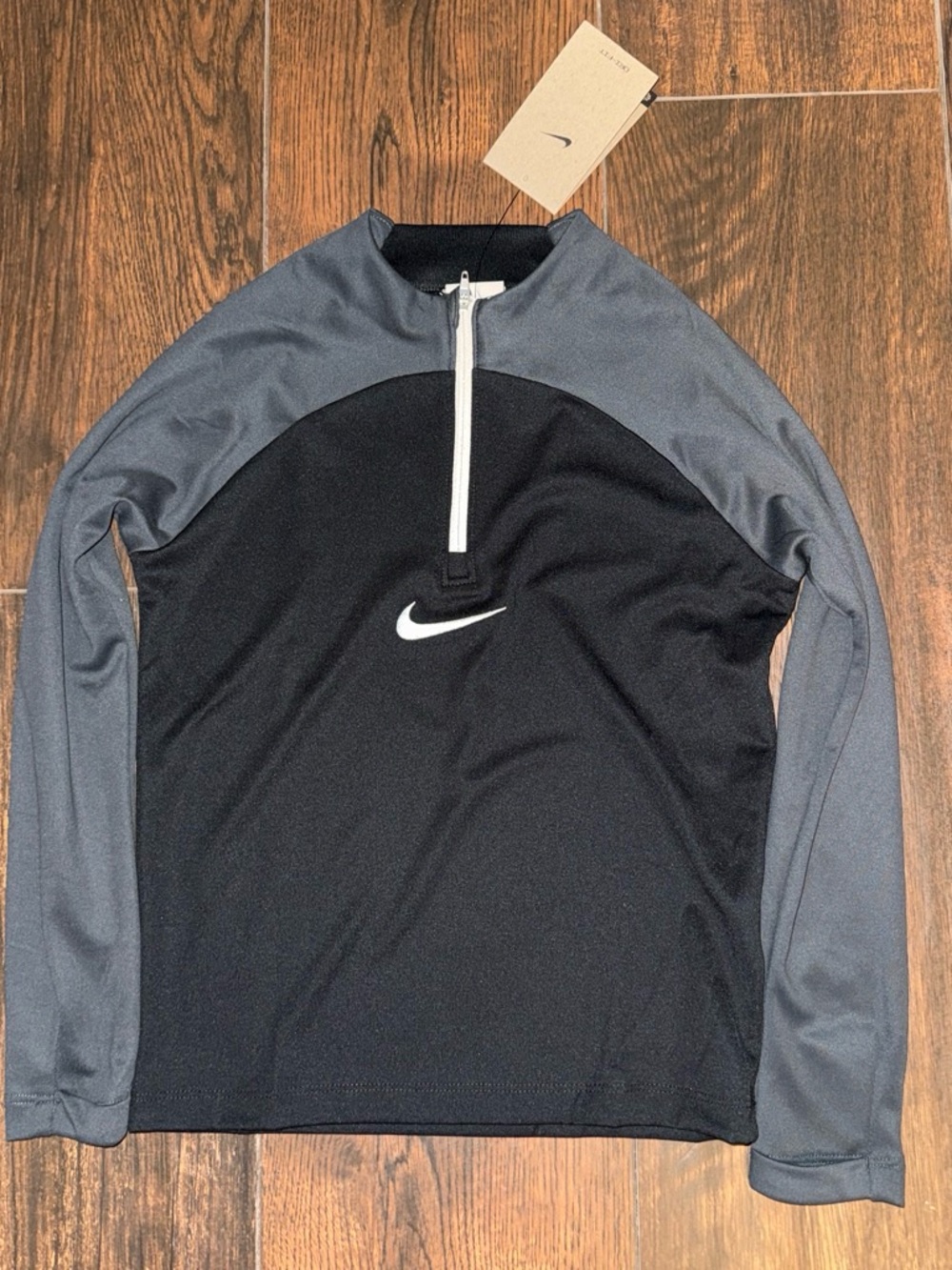 Nike NWT Black and White Dri-FIT Athletic Top with Swoosh Tag boys size XS